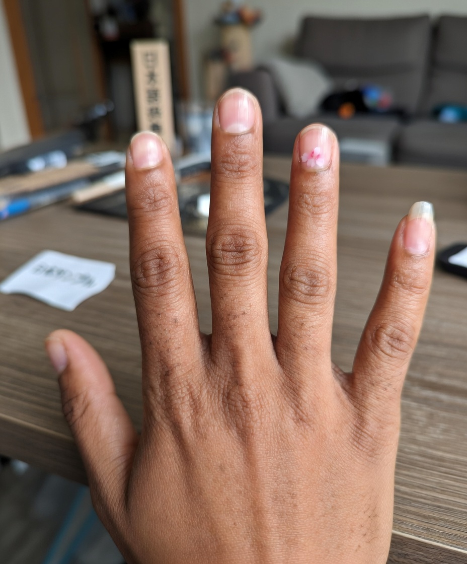 なぜ小指の爪を長く伸ばす男性がいるのか？ よくある理由や習慣を探る