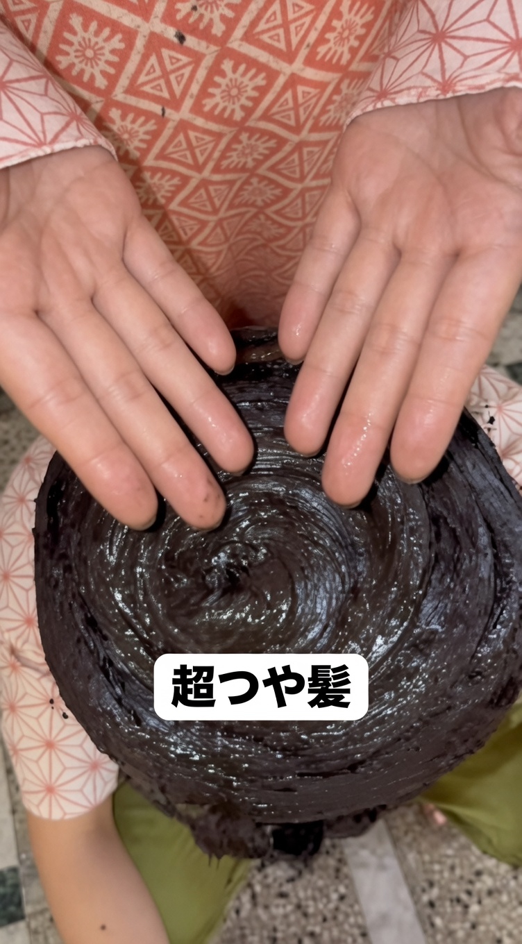 古代インドの秘密を発見：髪を強く艶やかにし、白髪もカバーする天然ヘナヘアマスク