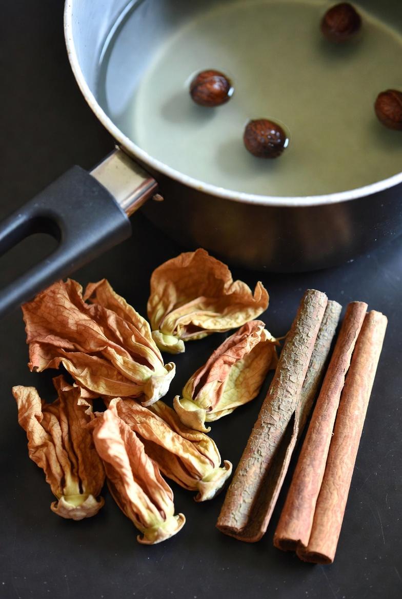 シナモンとクローブ入りハイビスカスティーの意外な健康効果を発見