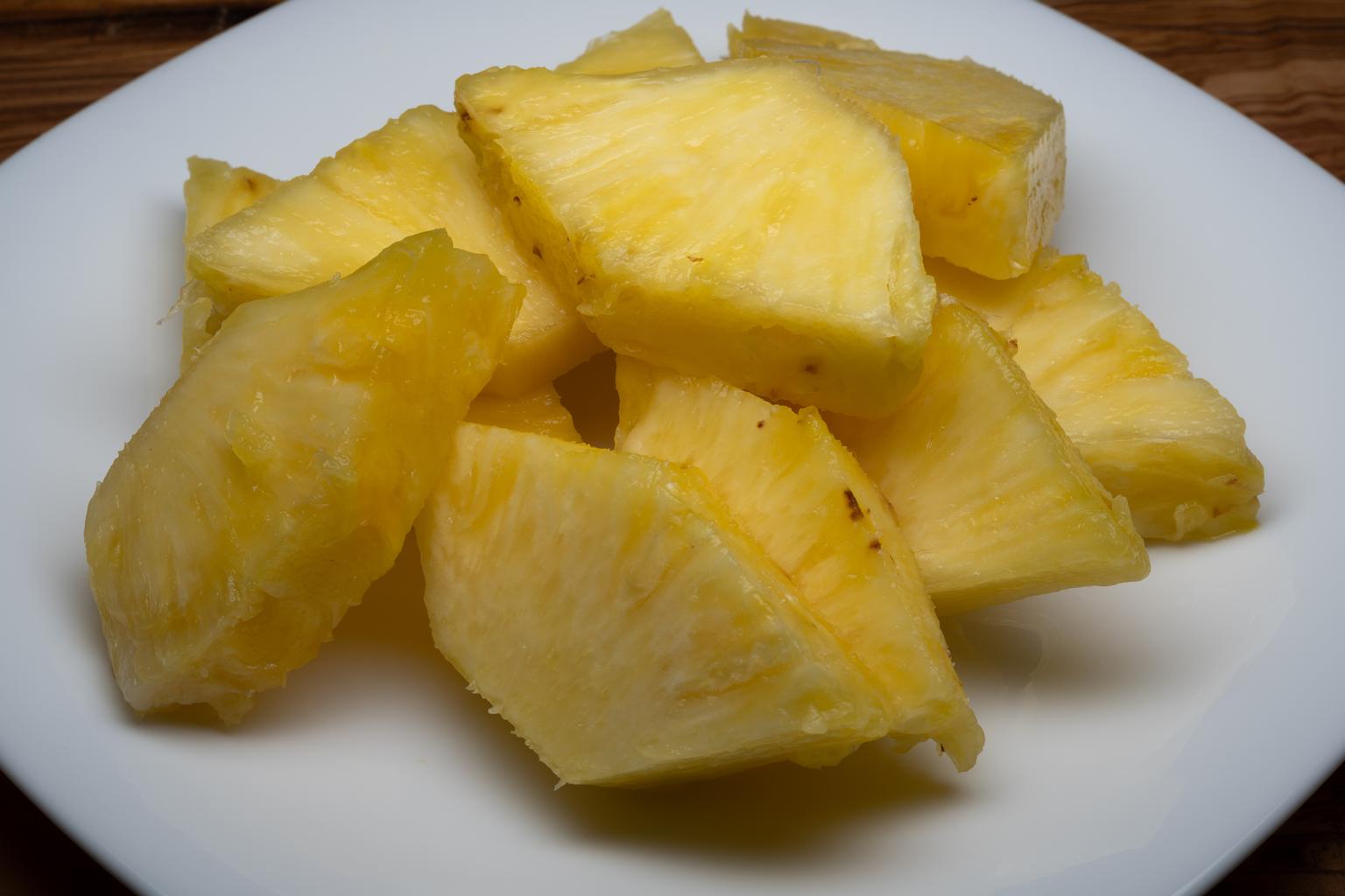 60歳以降の筋肉を守る夜に食べたい果物7選(サルコペニアを自然に防ぐ)