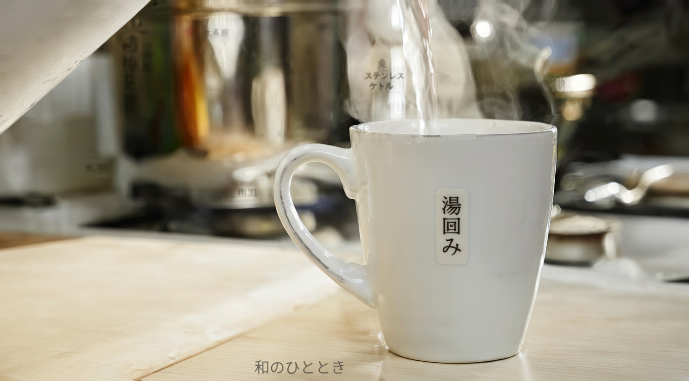 心臓専門医が警告：60歳を過ぎて朝にぬるま湯を飲むときの3つの間違い